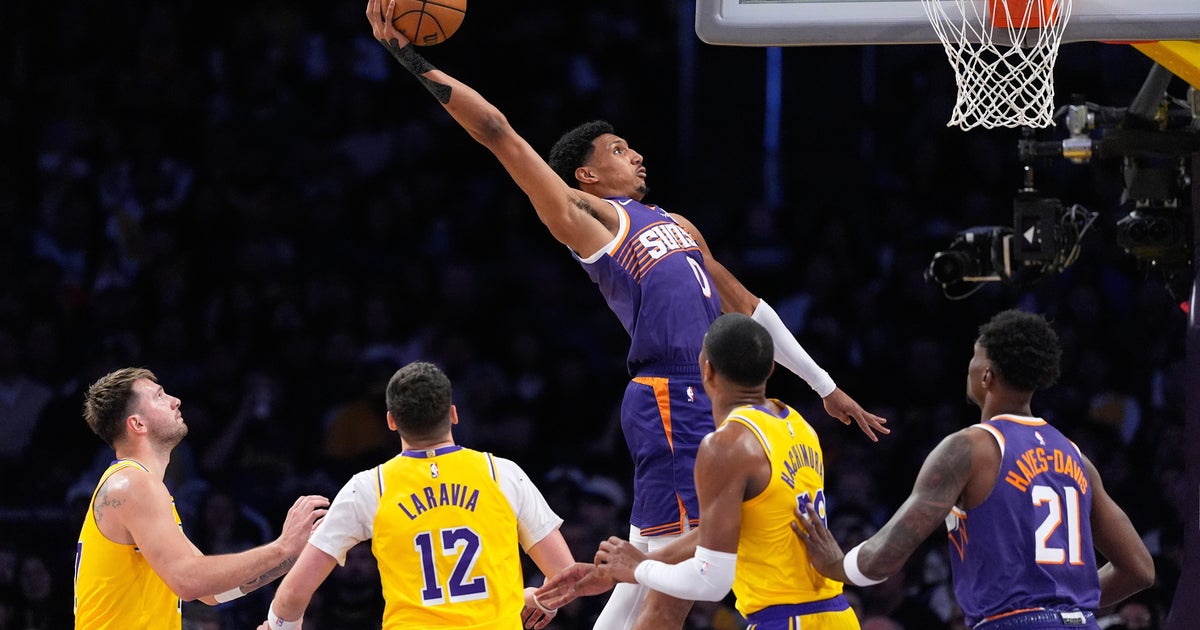 Suns snap Lakers' 7-game winning streak with 125-108 victory despite Booker's early exit