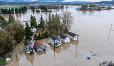 Washington state contends with devastating flooding as Midwest braces for arctic blast