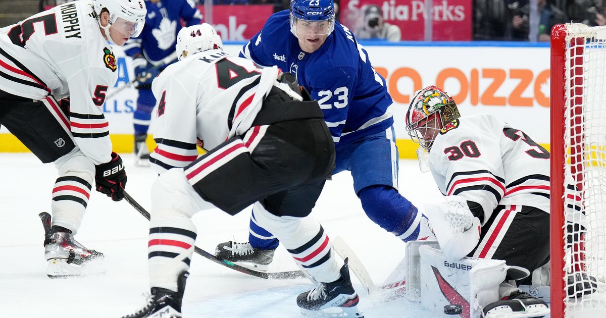 Maple Leafs rally past Blackhawks 3-2 at Scotiabank Arena