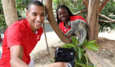 Felix Auger-Aliassime and Victoria Mboko take a selfie with a koala on Wednesday at the Sydney Zoo.