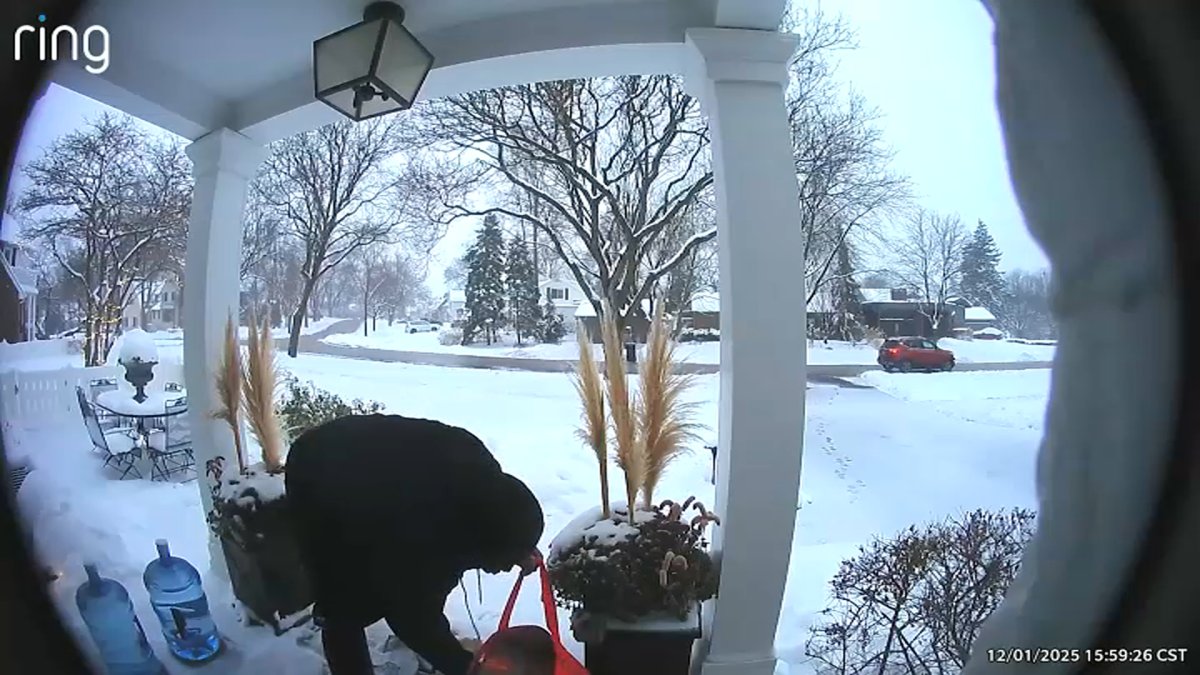 Video shows thieves steal Christmas presents from Clarendon Hills porch – NBC Chicago