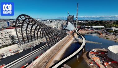Melbourne's West Gate Tunnel 'ready to take cars from Sunday'