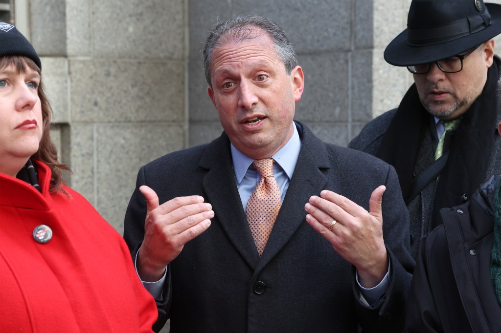 Brad Lander speaking outside Federal Court in Manhattan after being arrested at 26 Federal Plaza outside Immigration Court.