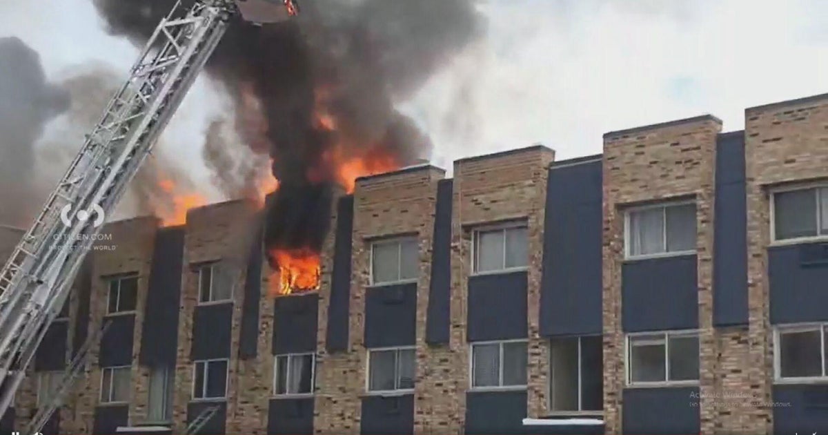 Two-alarm building fire breaks out near Chicago O'Hare Airport; CFD remains on scene