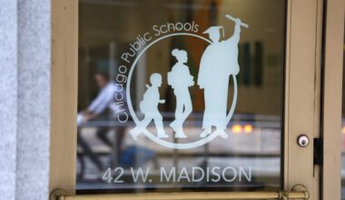 Chicago Public Schools students graduate at record rates