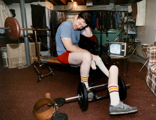 Chicago police Detective Mike Cronin, who worked out every day, wasn't slowed down by a loss of a foot in Vietnam. (Michael Fryer/Chicago Tribune)