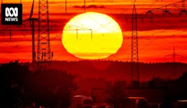 Extreme heatwave forecast for NSW, with Sydney's west set to reach temperatures in the low 40s
