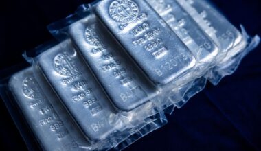 Silver Powers Past $60 as Speculators Ride Upside Momentum