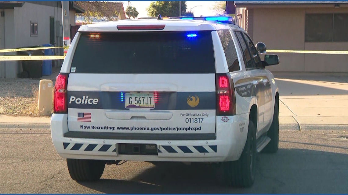 Man fatally shot in north Phoenix home, suspect on the run