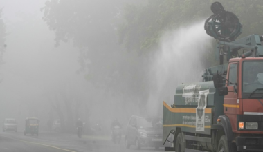 Delhi air pollution: Severe air pollution in Delhi with AQI soaring to 498, health risks rise amid dense smog