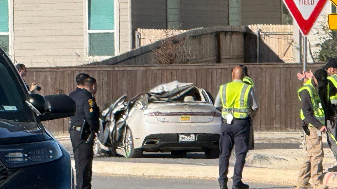 SAPD: Driver killed in crash near Von Ormy, another man injured