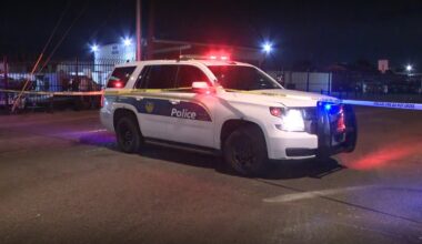 Phoenix police looking for suspect after shooting sends 1 to the hospital