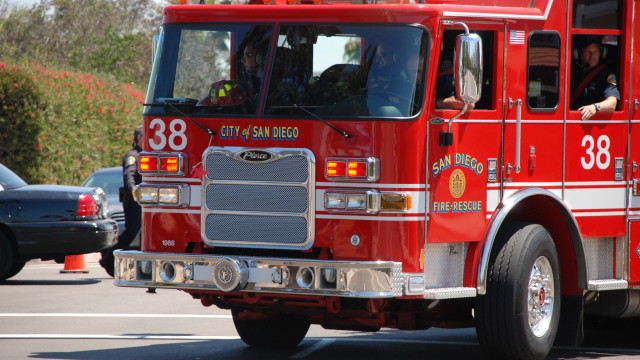 Firefighters battle garage fire in Chula Vista