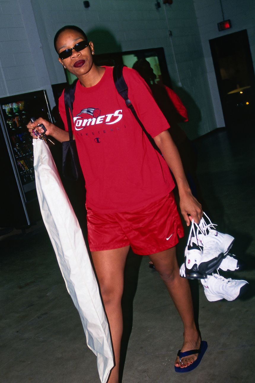 Tina Thompson of the Houston Comets arrives during Game Three of the 1998 WNBA Finals, in a very different vibe from today's entrances.