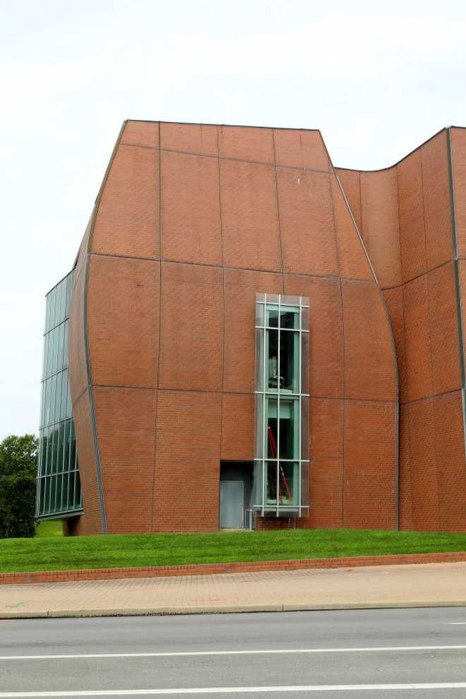 Cincinnati Cityscapes And City Views CINCINNATI - JULY 22: Frank Gehry's Albert H. Vontz Center for Molecular Studies at the University of Cincinnati in Cincinnati, Ohio on July 22, 2017. MANDATORY MENTION OF THE ARTIST UPON PUBLICATION - RESTRICTED TO EDITORIAL USE. (Photo By Raymond Boyd/Getty Images)