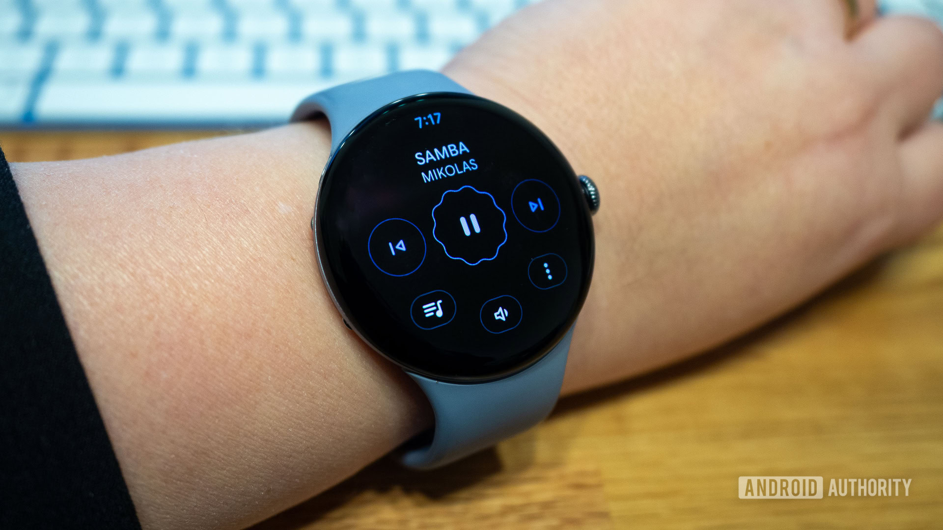 google pixel watch 4 on hand aod music controls (1)