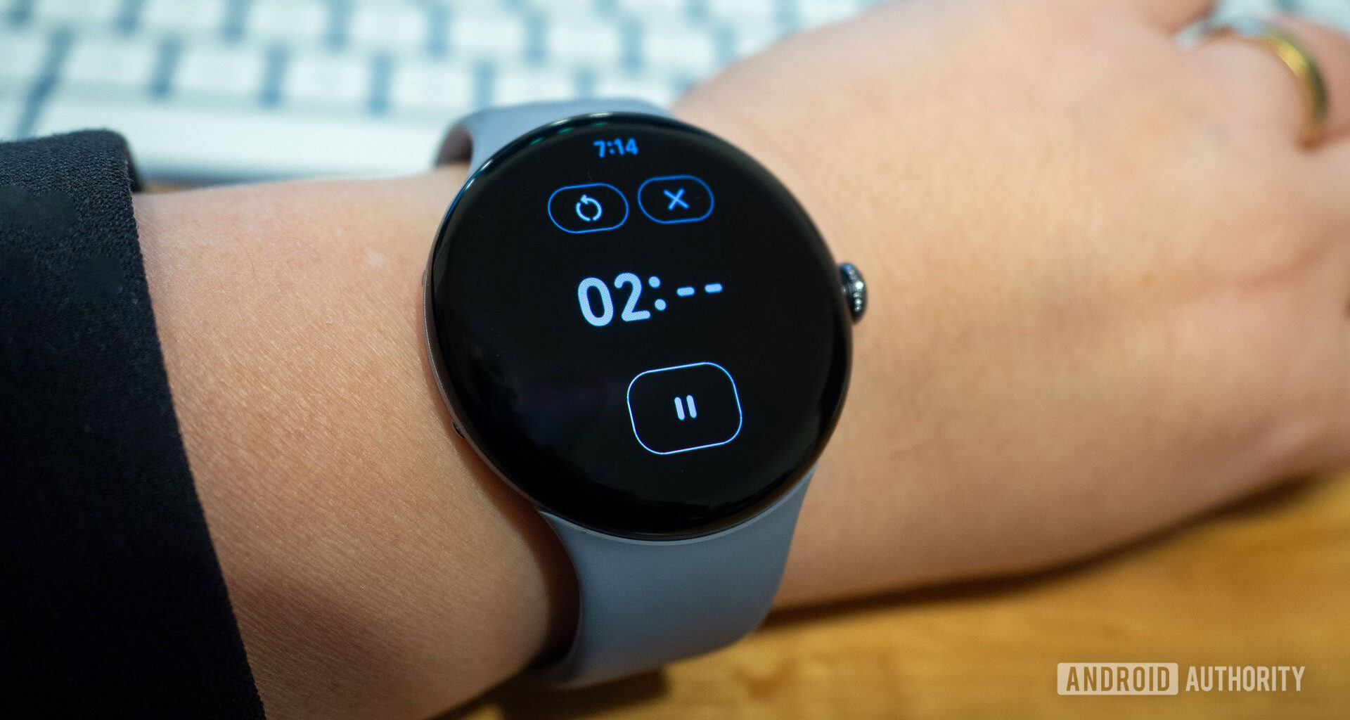google pixel watch 4 on hand aod timer (1)