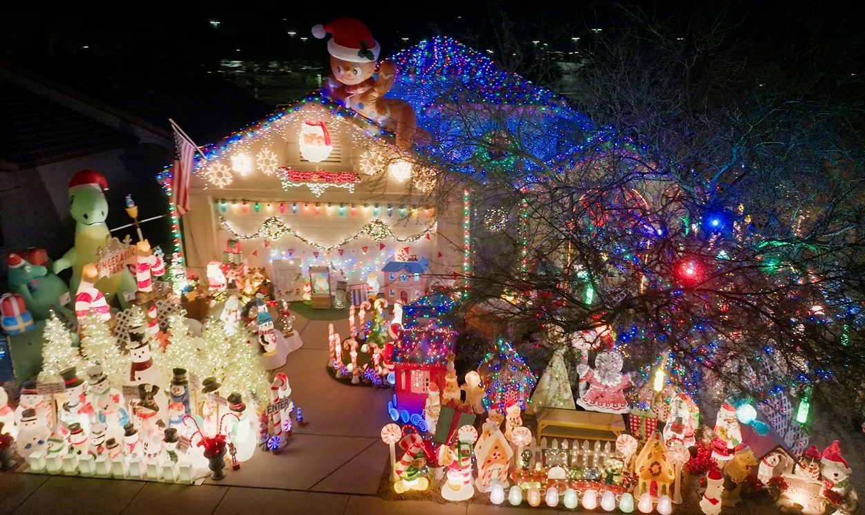 Phoenix family wins episode of 'Great Christmas Light Fight'