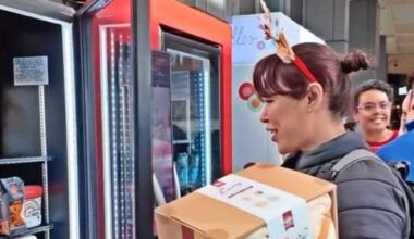 H-E-B holiday vending machine pops up at Houston airports