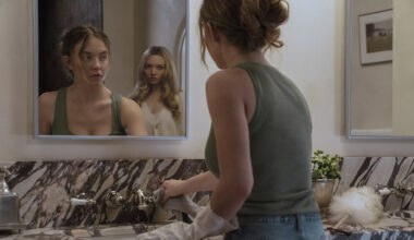 Sydney Sweeney as Millie and Amanda Seyfried as Nina in The Housemaid.