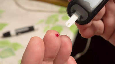 How band-pass Raman spectroscopy lets you monitor blood sugar without pricking your finger