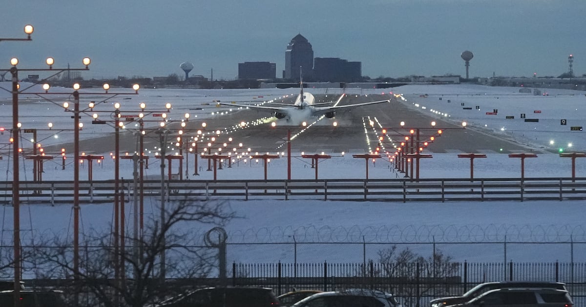 At least 1,500 flights canceled as snow hits Northeast during holidays