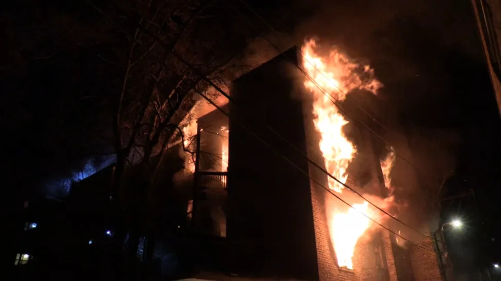 VIDEO: 2 injured, including firefighter, after Chicago apartment building goes up in flames