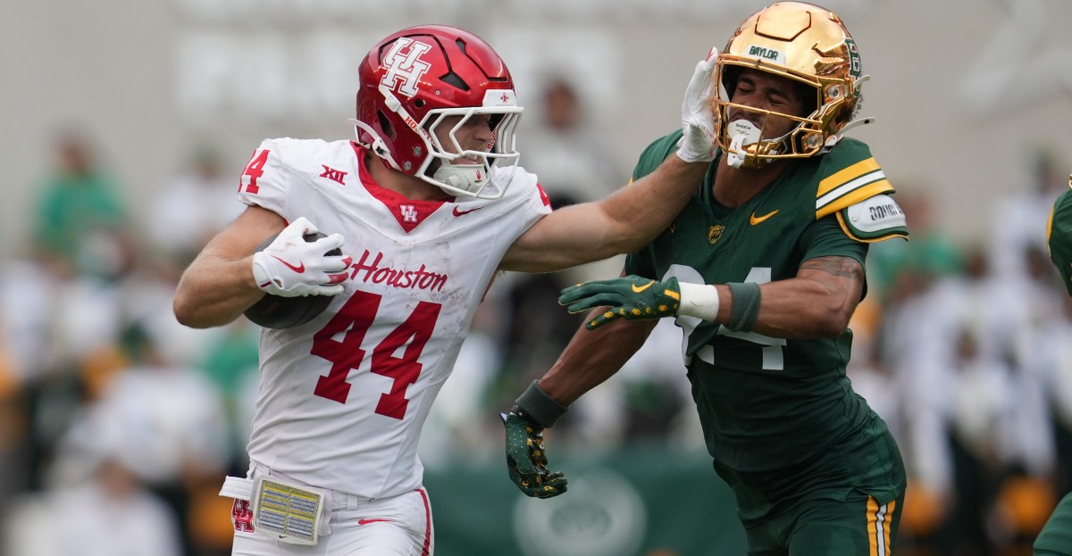 Houston finishes 6-0 on road after holding off Baylor, 31-24