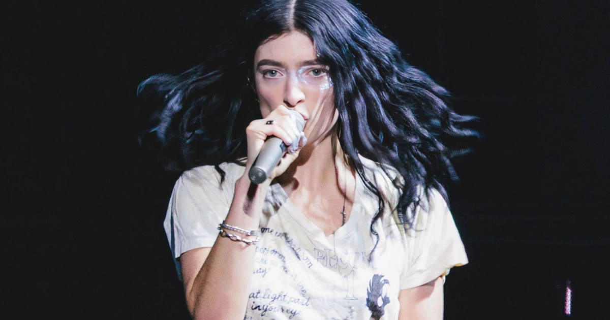 Lorde began Barclays Center run (night 1 pics, video, setlist)