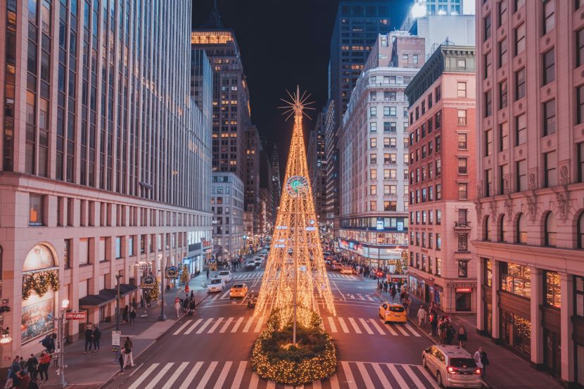 New york surges ahead as the ultimate christmas & new year hotspot — dazzling light shows, parades, events galore. Get ready before you visit!