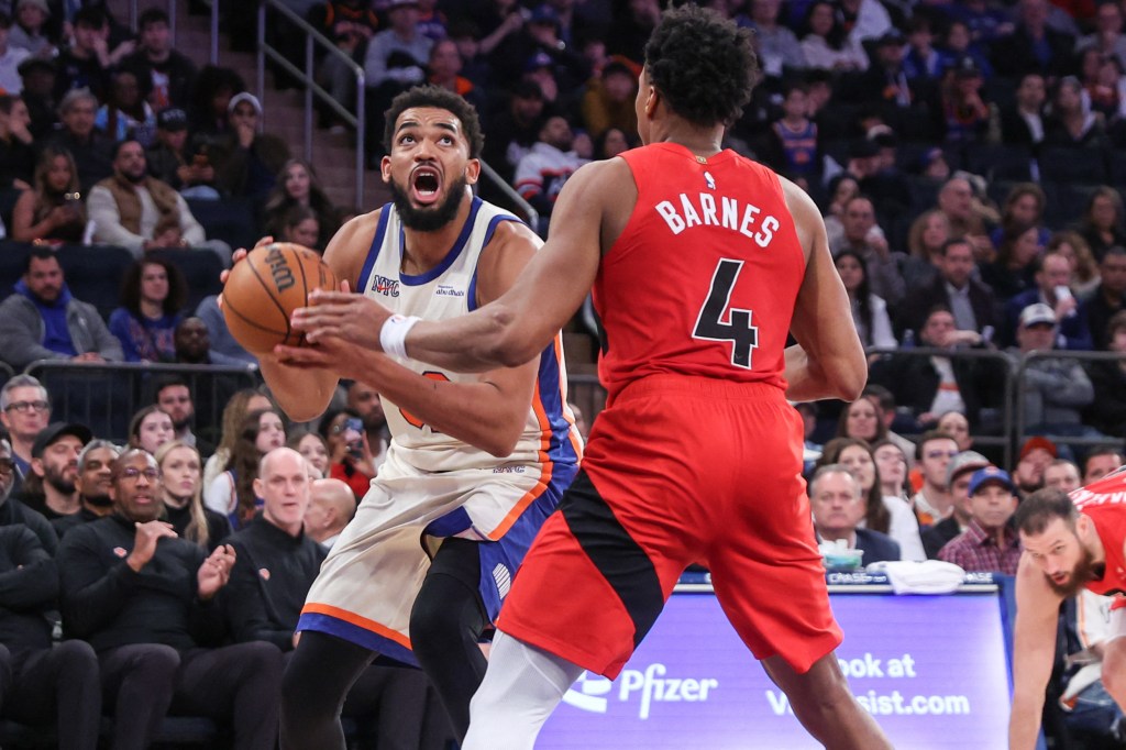 New York Knicks center Karl-Anthony Towns (32) looks to drive past Toronto Raptors forward Scottie Barnes (4).