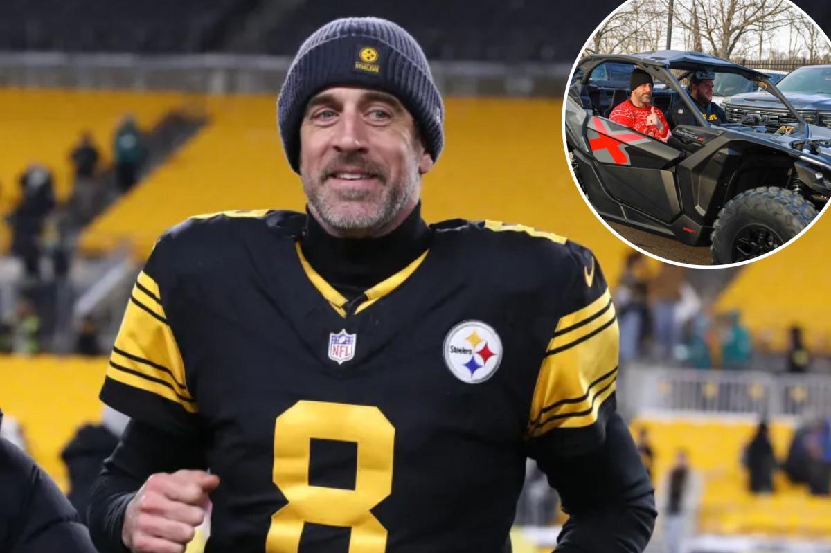 Aaron Rodgers gives his Steelers linemen $20K vehicles for Christmas