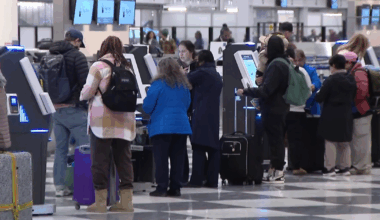 More snow on Monday could mean more travel problems for Chicago