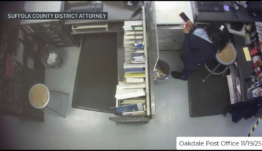 Long Island postal worker accused of stealing gift cards in mail – NBC New York