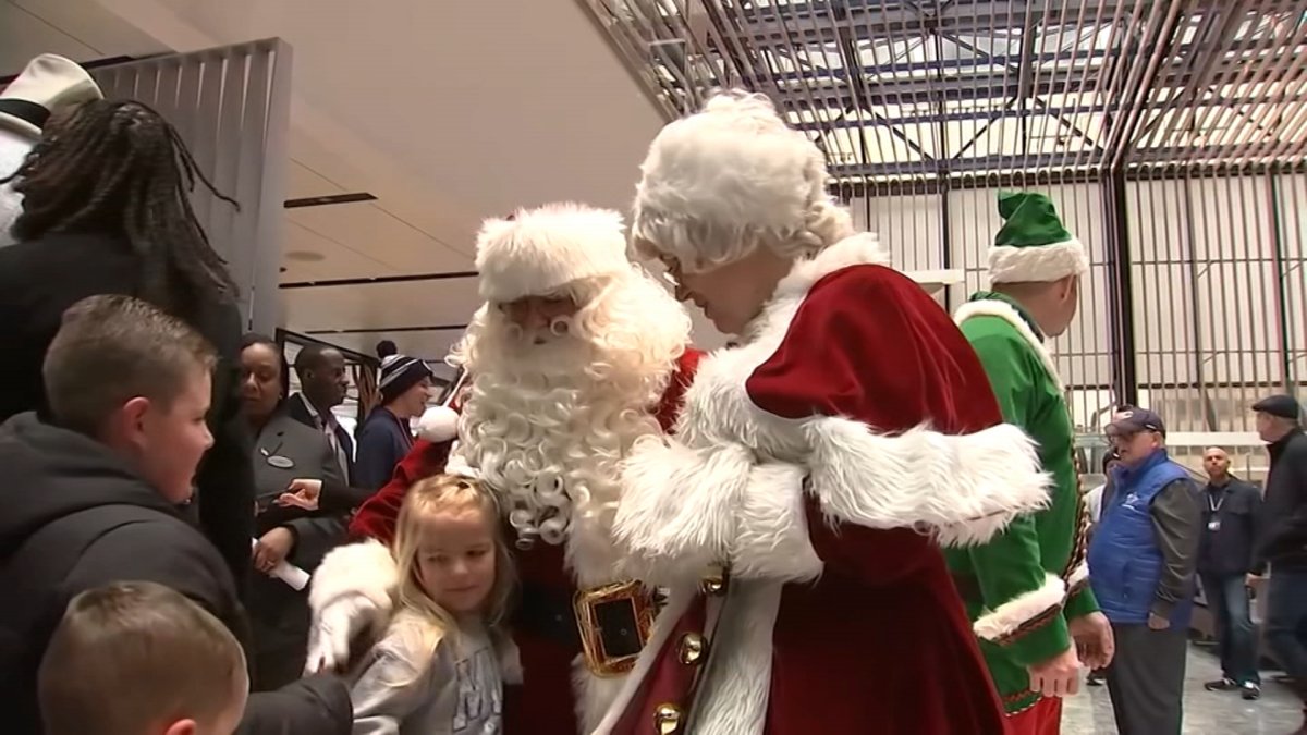 Gifts delivered to families of injured or fallen police officers – NBC Chicago