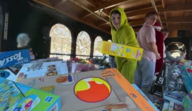 4th annual trolley toy drive collects Christmas gifts from Chicago area high school students