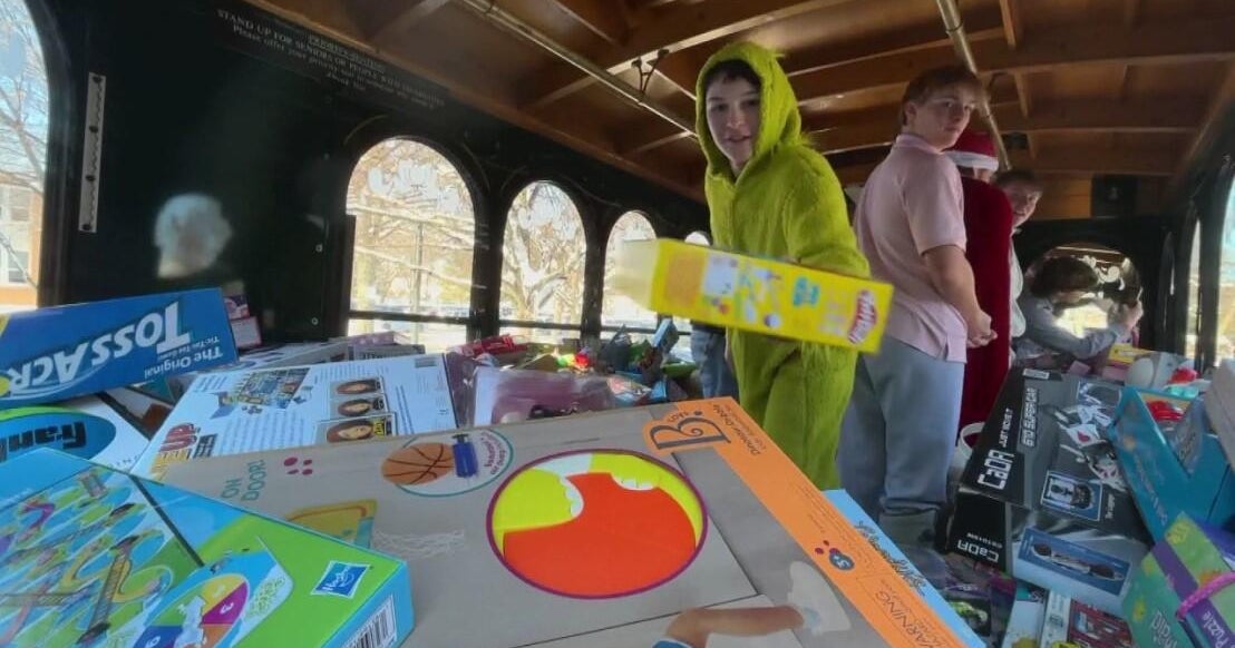4th annual trolley toy drive collects Christmas gifts from Chicago area high school students