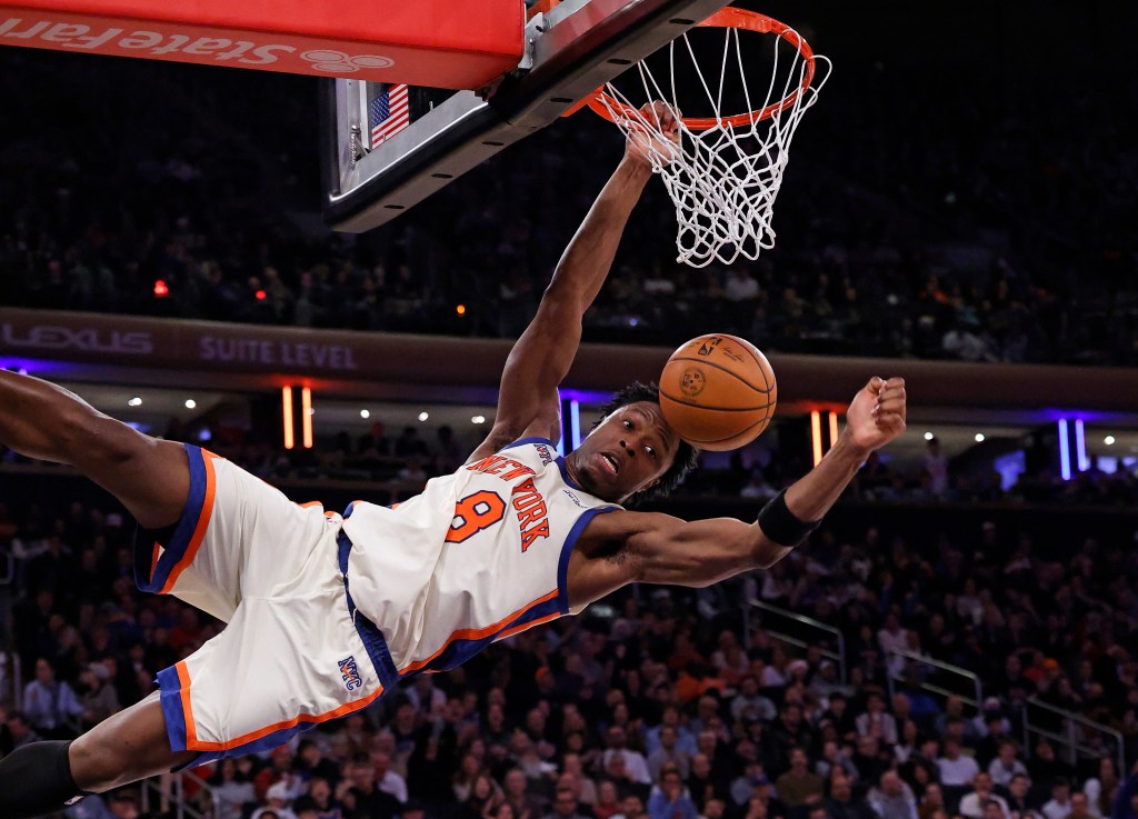 New York Knicks forward Og Anunoby (8) dunks the ball into the hoop.