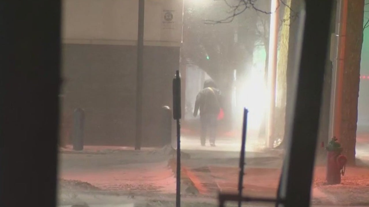 Chicago weather: Snow and strong winds create hazardous travel