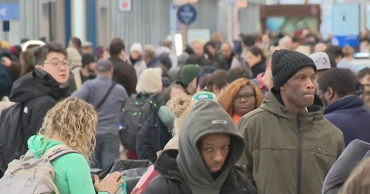 Weather continues to cause post-holiday travel woes for passengers at Chicago airports