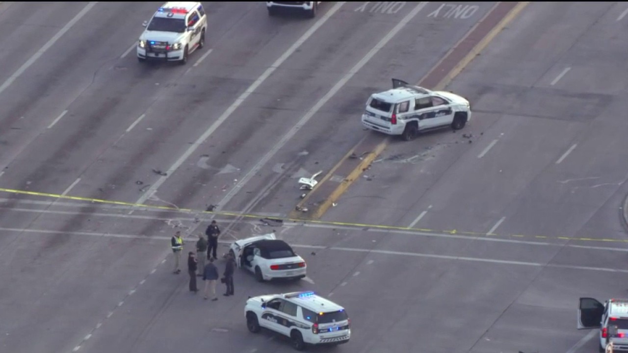 Phoenix officer hospitalized after I-17 rollover crash