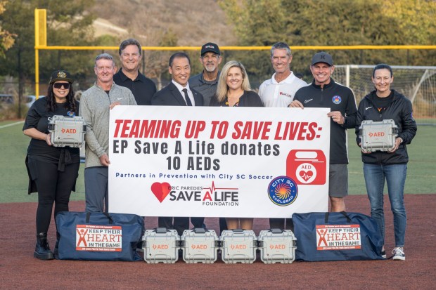 Foundation donates AEDs 