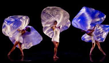 MOMIX brings dance, magic- and surprise-infused ‘Alice’ to San Diego – San Diego Union-Tribune