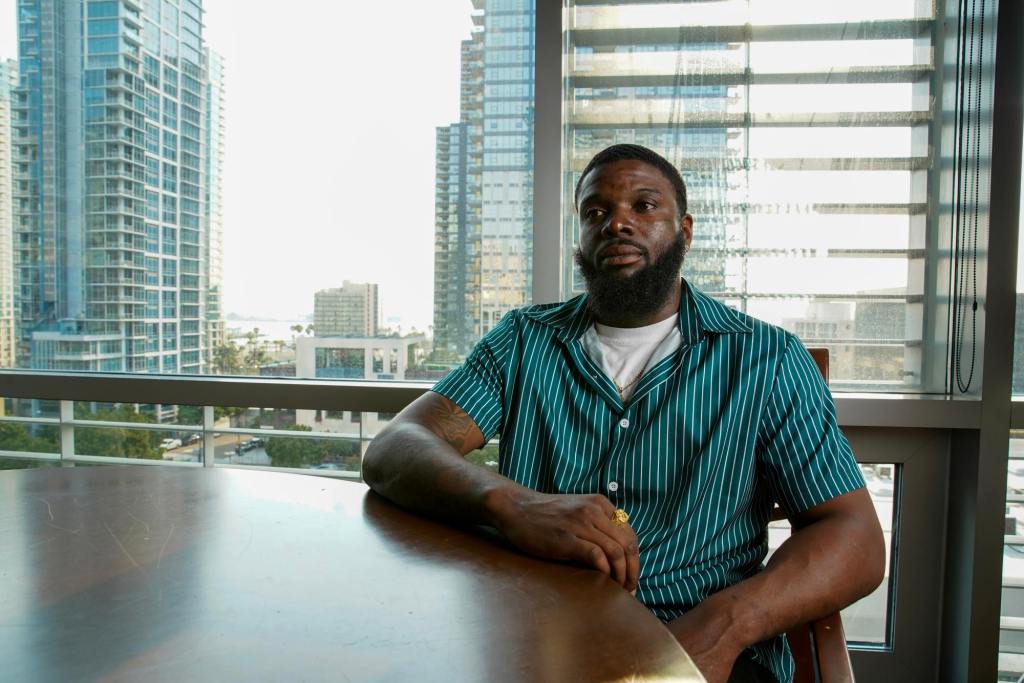 San Diego settles police window-smashing lawsuit for $25K