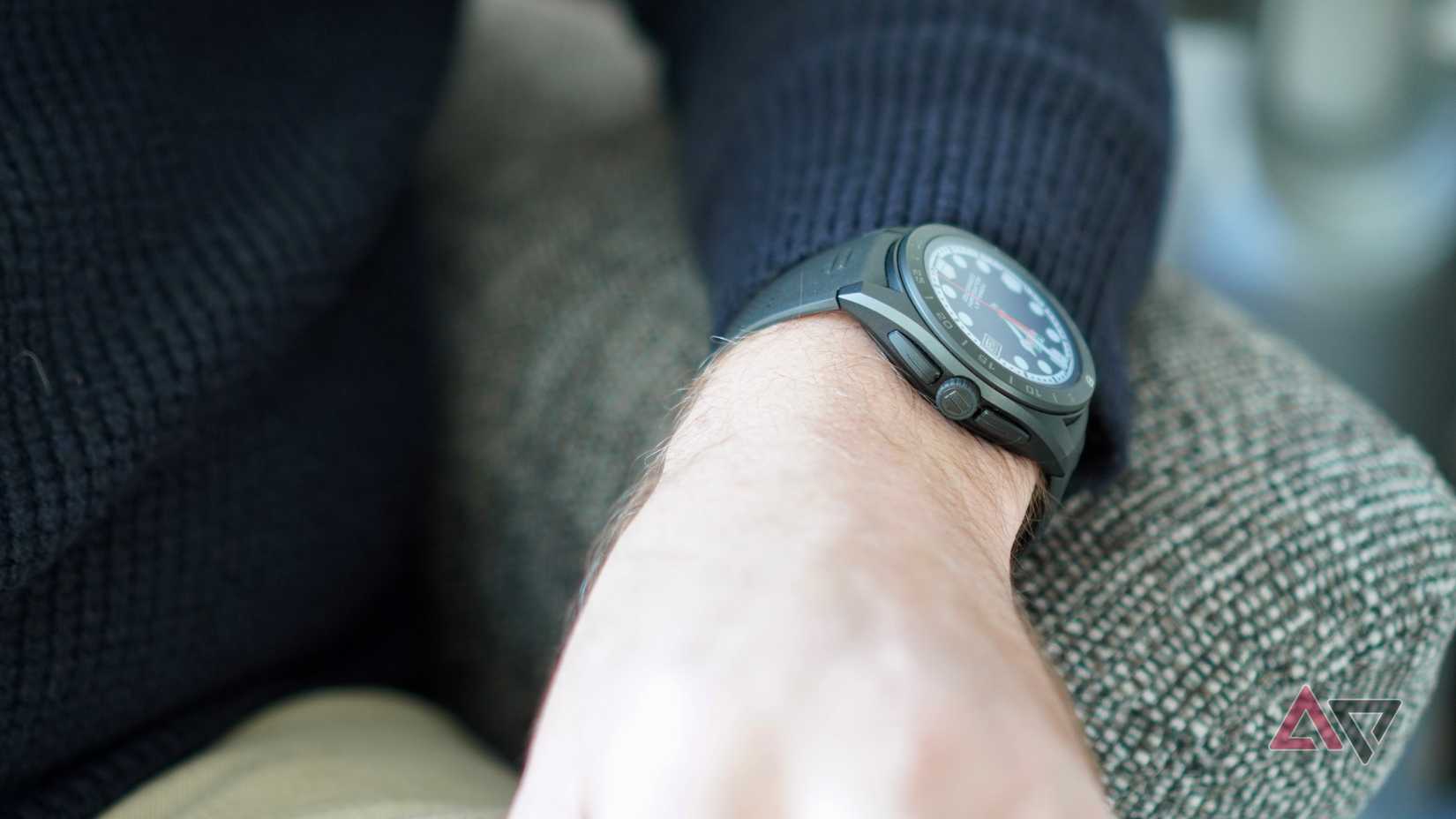 A person wearing the Tag Heuer Connected Calibre E5