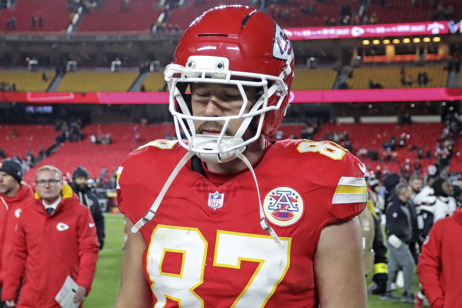 Travis Kelce Gets Emotional on Chiefs Bench After His Failed Catch