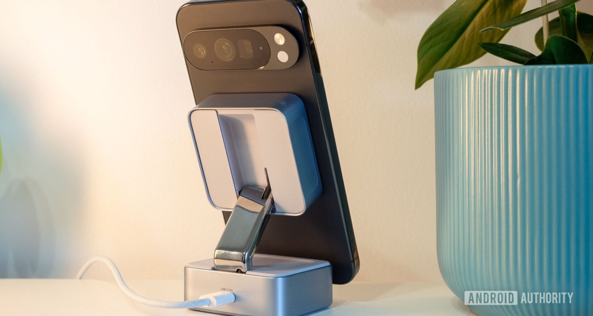 ugreen qi2 25w charger 3 in 1 stand 5