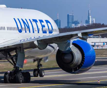 United Airlines Boeing 777-200ER at Frankfurt Airport FRA 