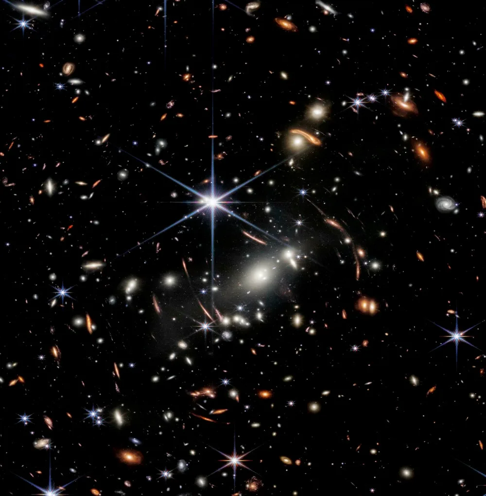 Image of the galaxy cluster SMACS 0723