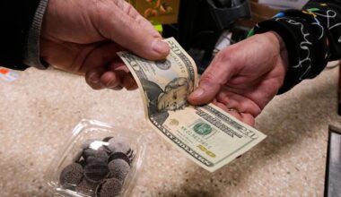 Trillion-dollar holiday shopping season comes with credit card caution